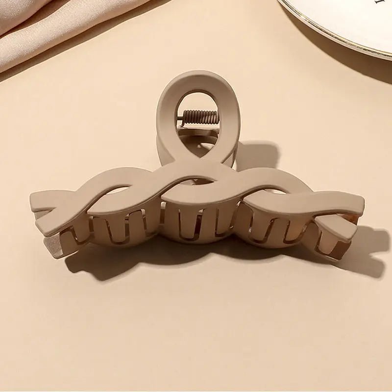 Kasdienės plaukų žnyplės pynutė rudos spalvos - Plaukuota-žnyplės