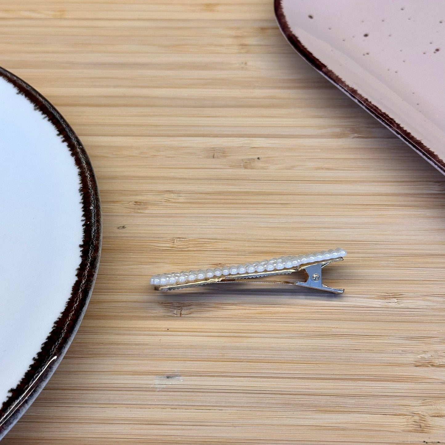 Plaukų aksesuaras segtukas kaspinukas su dirbtiniais perlais - Plaukuota - segtukai