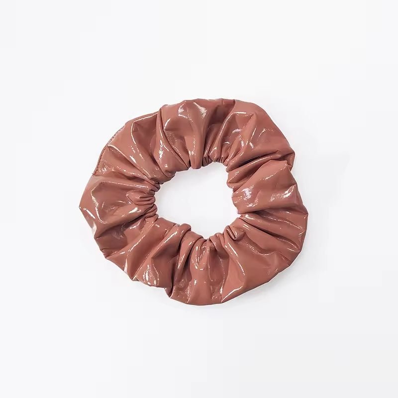 Poliuretano dirbtinio odos audinio plaukų gumelė rudos spalvos - Plaukuota-gumelės