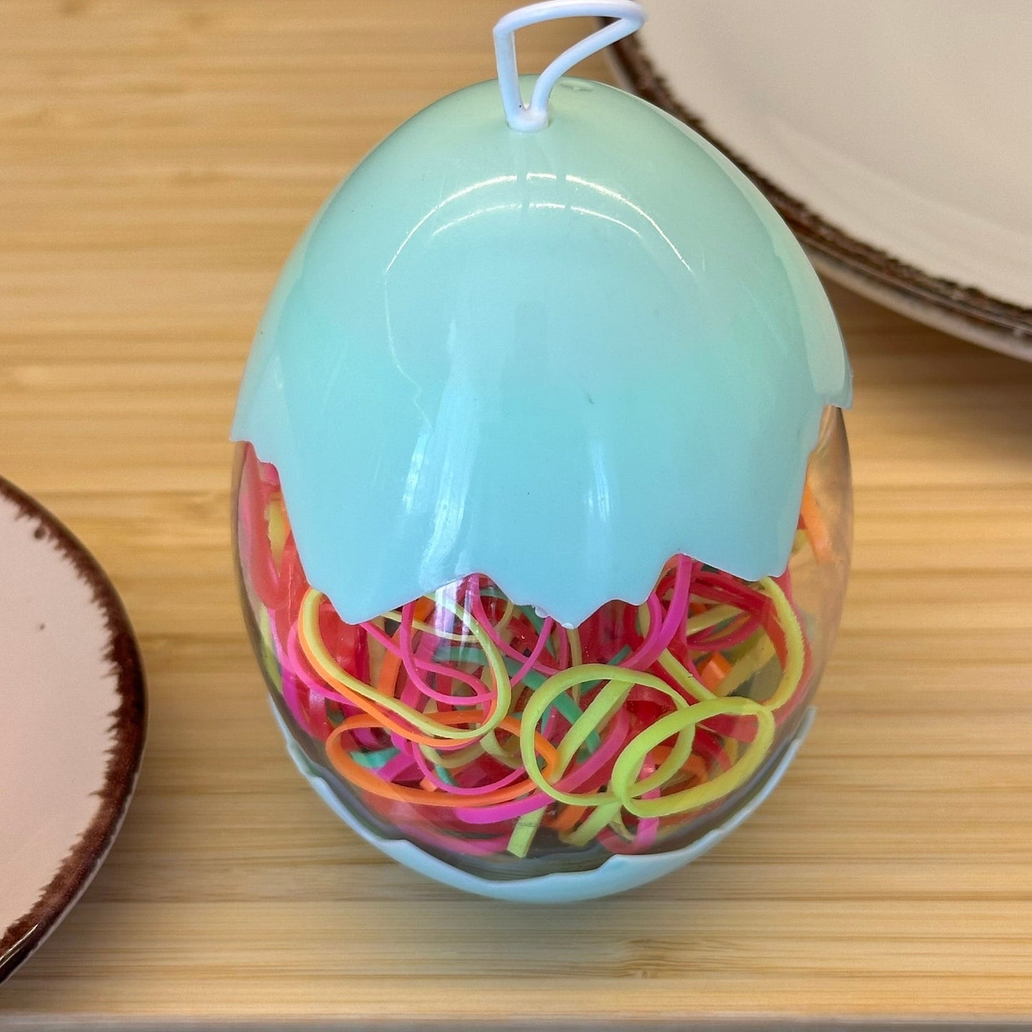 Ryškių spalvų guminės gumytės įvairių spalvų kiaušinio dėkle - Plaukuota - gumelės