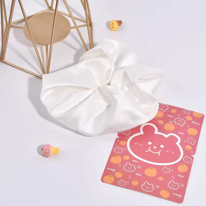 Satino plaukų gumelė baltos spalvos - Plaukuota-gumelės