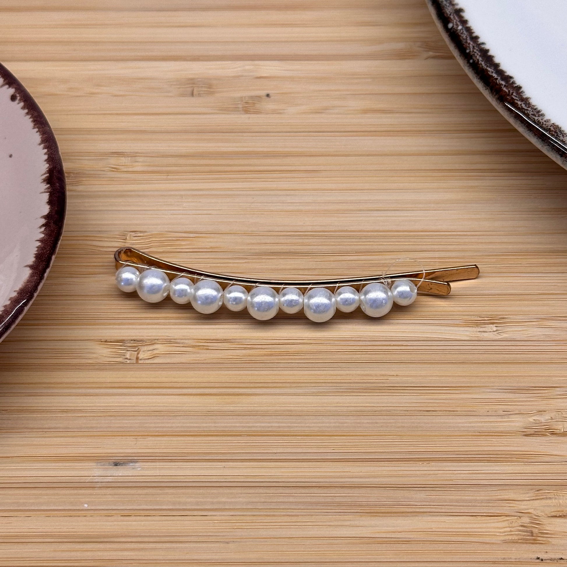 Plaukų aksesuarai su dirbtinių perlų juostele - Plaukuota - segtukai