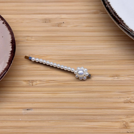 Plaukų aksesuarai su dirbtinių perlų gėlyte -Plaukuota-segtukai