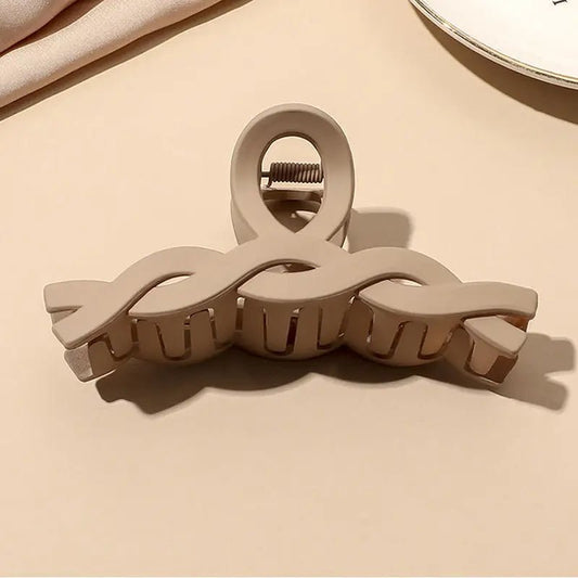 Kasdienės plaukų žnyplės pynutė rudos spalvos - Plaukuota-žnyplės