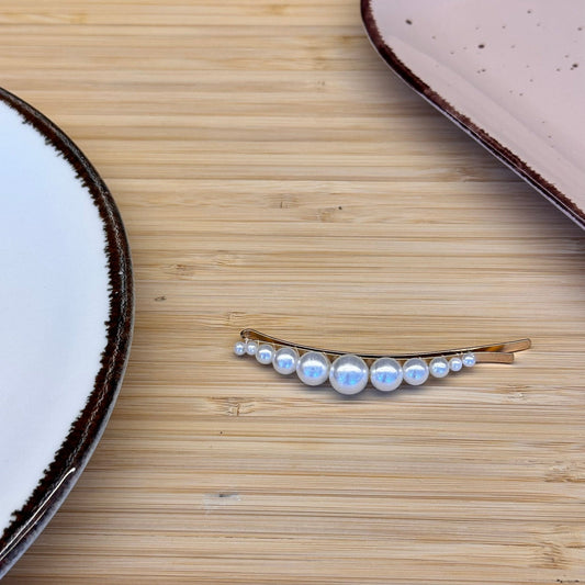 Plaukų aksesuarai su skirtingų dydžių dirbtinių perlų juostele - Plaukuota - segtukai