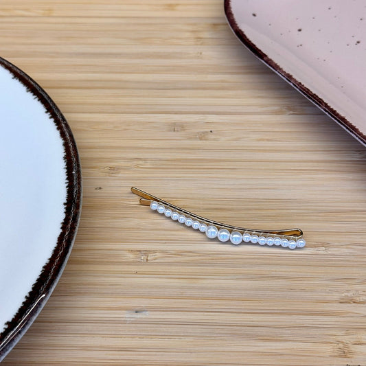 Plaukų aksesuarai su skirtingų dydžių dirbtinių perlų juostele - Plaukuota - segtukai