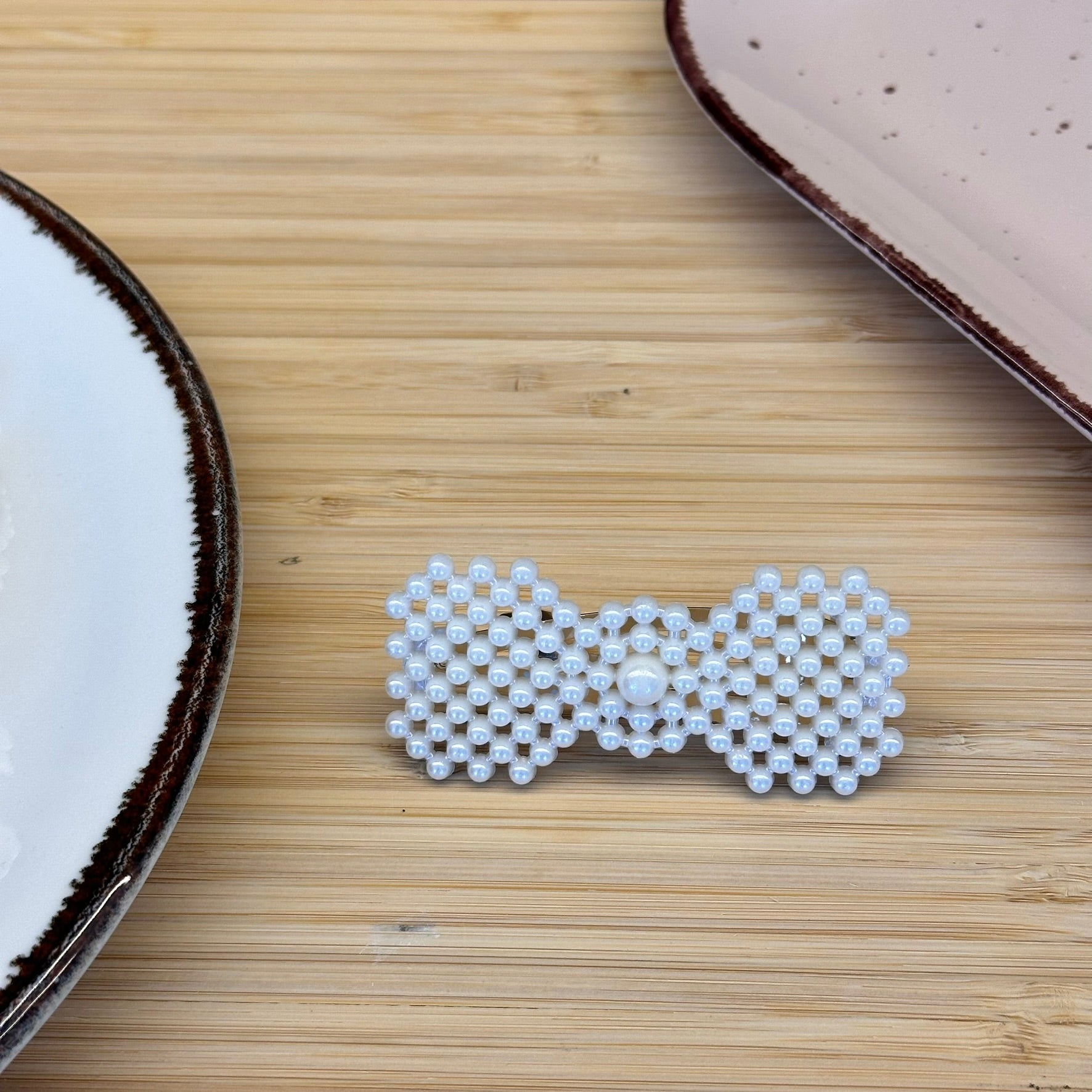 Plaukų aksesuaras segtukas kaspinėlis su dirbtiniais perlais - Plaukuota - segtukai