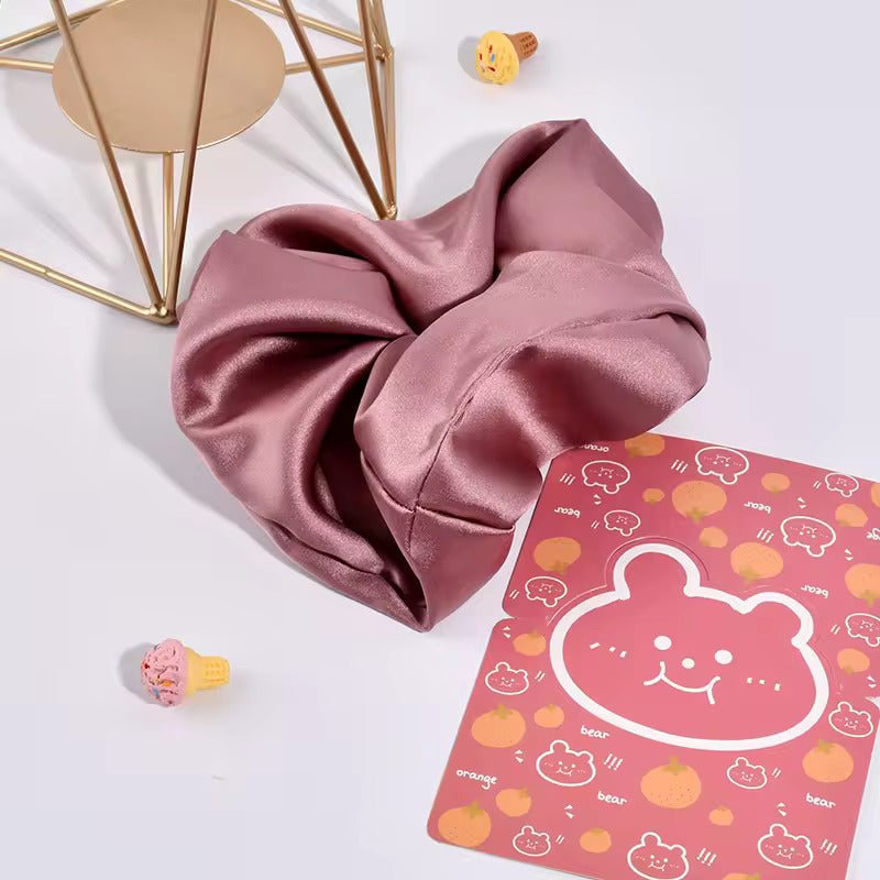 Satino plaukų gumelė alyvinės spalvos, didelė - Plaukuota-gumelės