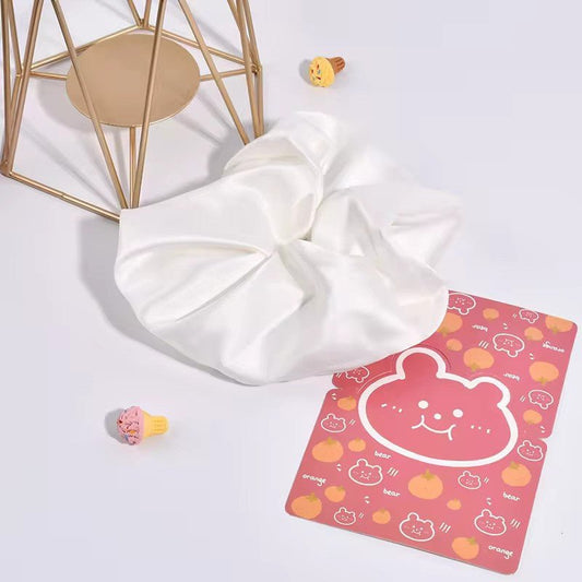 Satino plaukų gumelė baltos spalvos - Plaukuota-gumelės