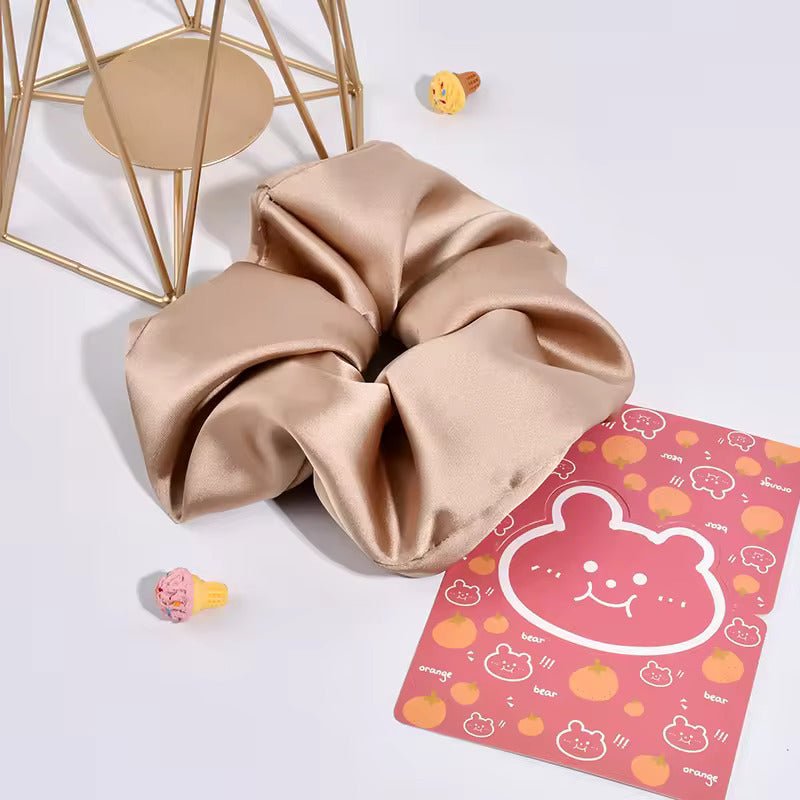 Satino plaukų gumelė kreminės spalvos, didelė - Plaukuota-gumelės