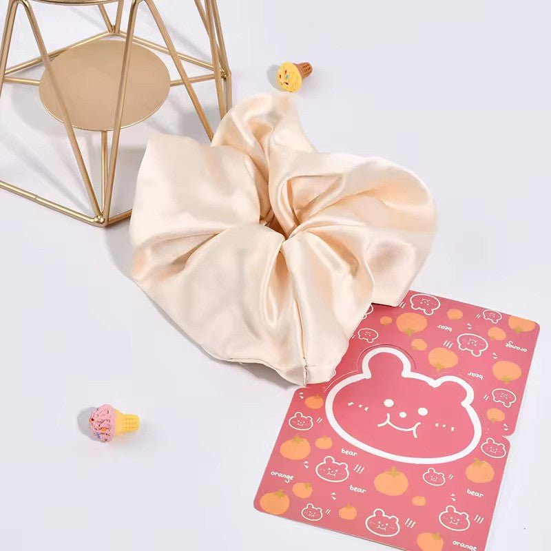 Satino plaukų gumelė smėlio spalvos, didelė - Plaukuota-gumelės