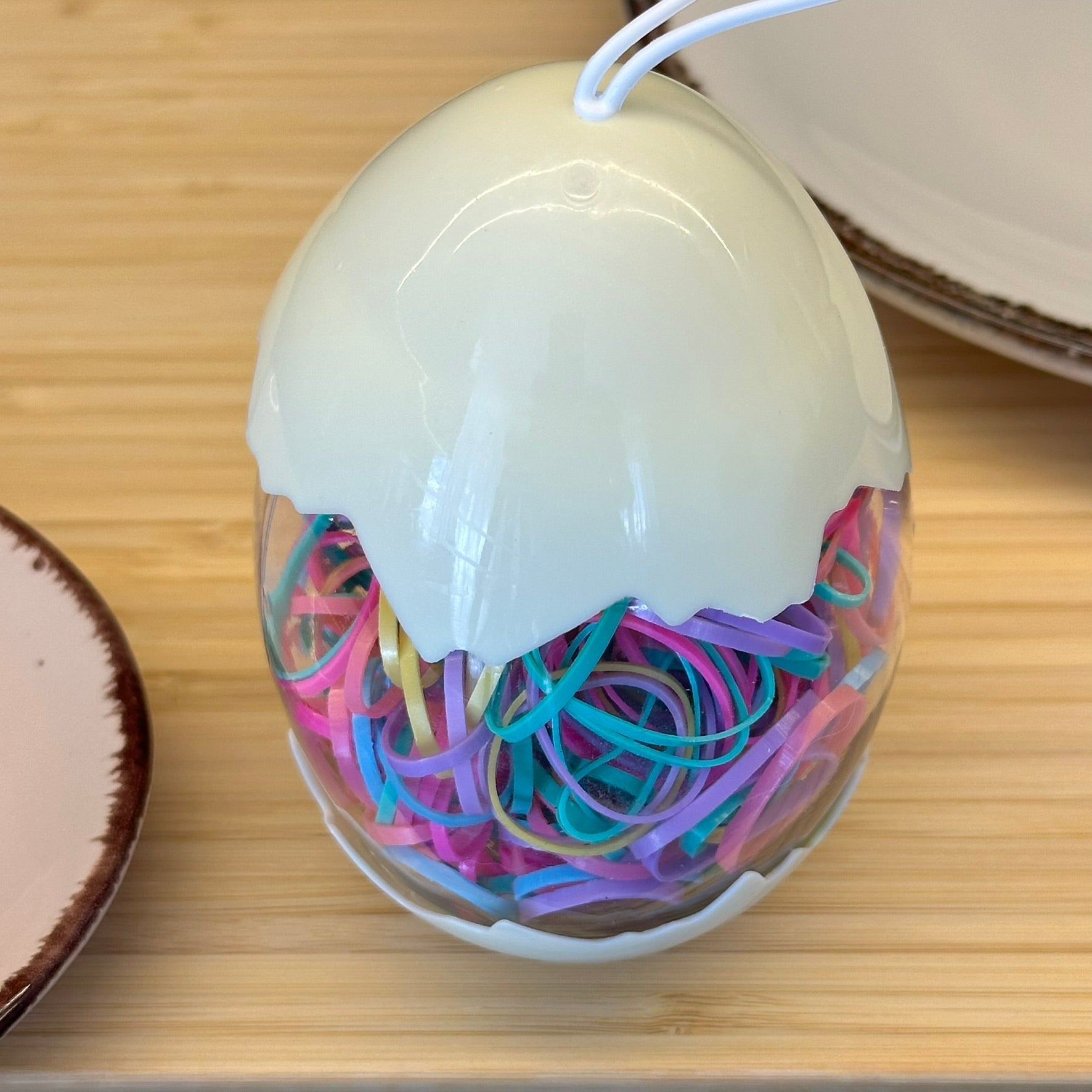 Spalvotos guminės gumytės įvairių spalvų kiaušinio dėkle - Plaukuota - gumelės