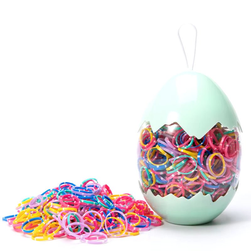 Spalvotos su baltais brūkšniukais guminės gumytės žaliame kiaušinio dėkle - Plaukuota - gumelės